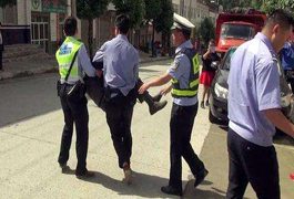 當民警遇上碰瓷，這樣執(zhí)法讓我驚呆了